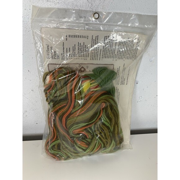 Columbia-Minerva Creative Crewel Red Floral Jacobean Pillow Cover Erica Wilson - Picture 2 of 3